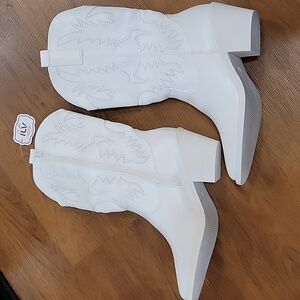 IUV White cowboy cowgirl Western boots pointed toe mid calf white sole 7.5 NEW…